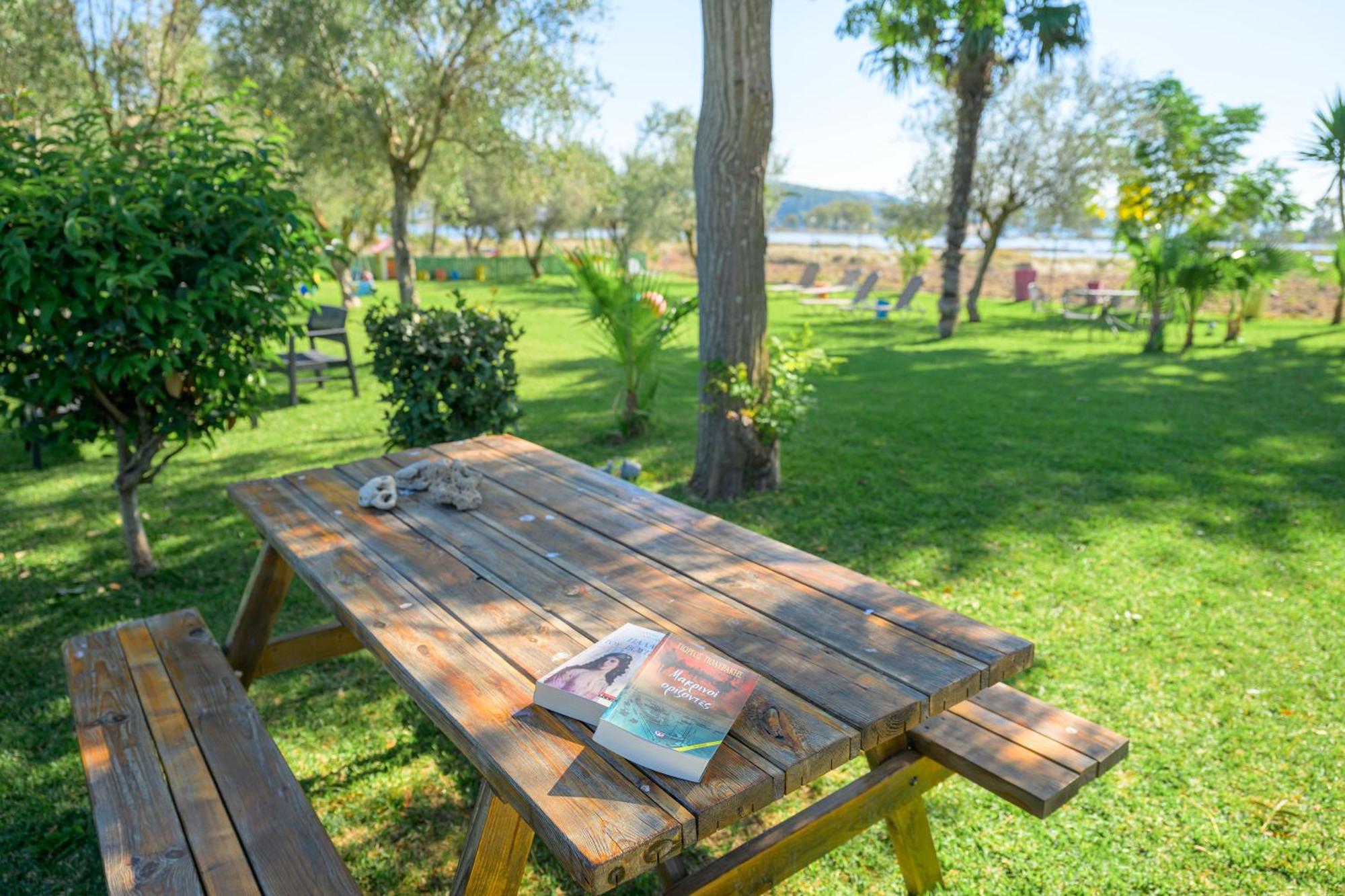 Kariótai Bikini Apartments מראה חיצוני תמונה